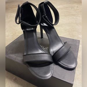 A7EIJE heels